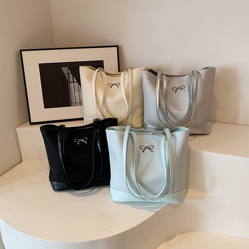 Large bag for women 2024 new fashion commuting this year's popular butterfly tote women's bag large capacity beautiful shoulder bag