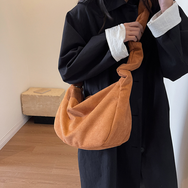 Korean style niche retro frosted velvet bread women's new trendy large-capacity drawstring one-shoulder cross-body tote bag