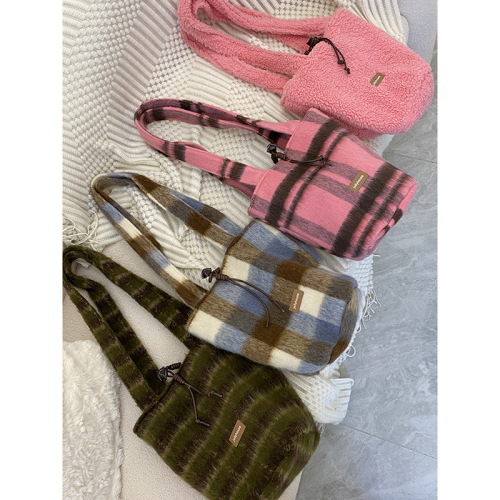 New autumn and winter Maillard bag for women, versatile woolen plaid shoulder bag, fashionable bucket bag