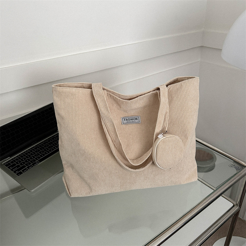 Fashionable niche handbags, autumn new styles, simple and stylish shoulder bags, trendy retro large-capacity tote bags