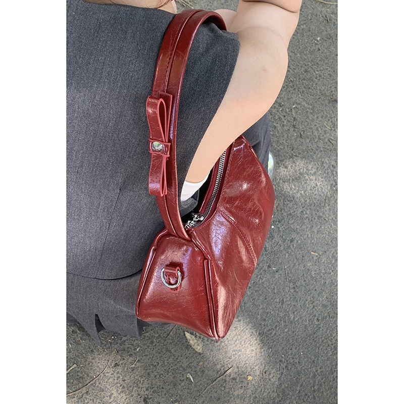 Niche texture hand-held red bag women's bag 2024 new fashion armpit bag versatile shoulder bag wedding bag