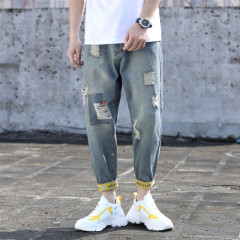 Outdoor scene: The old style continues to be made of denim 9-point pants, light-colored holes, extra fat and enlarged