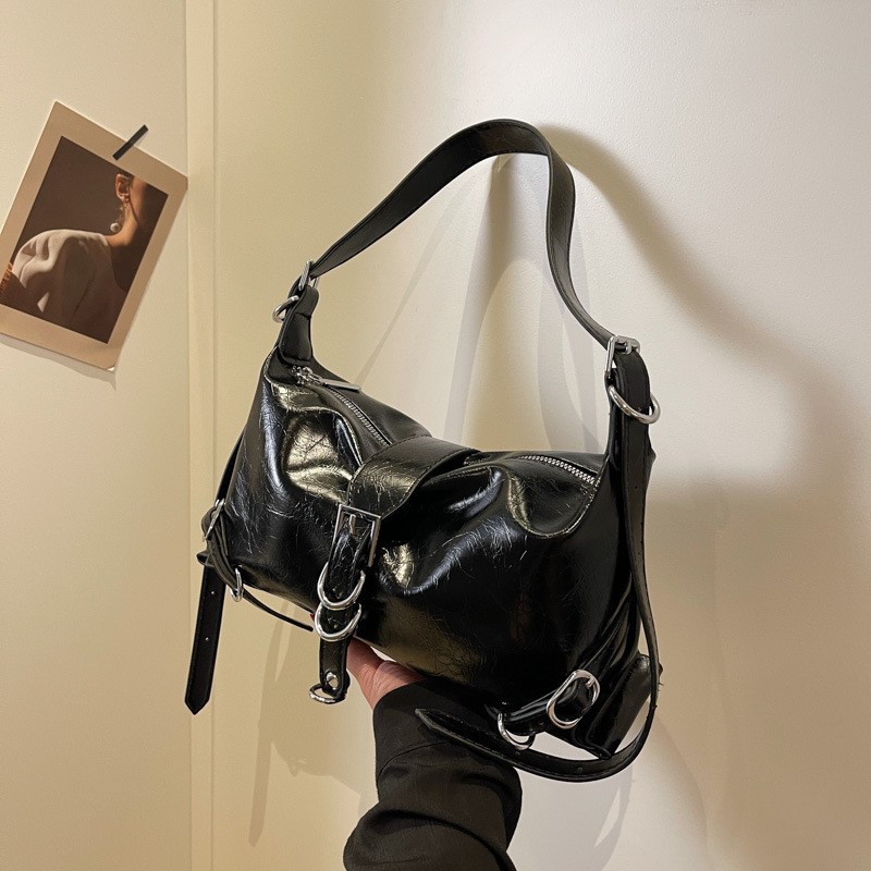 This year's popular bags for women are new and fashionable, one-shoulder armpit bag, autumn high-end crossbody bag