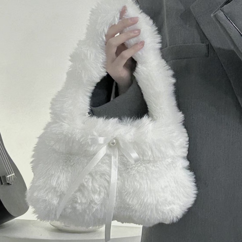 Autumn and winter furry bags 2024 new cute plush handbags commuter versatile shoulder bag furry tote bag