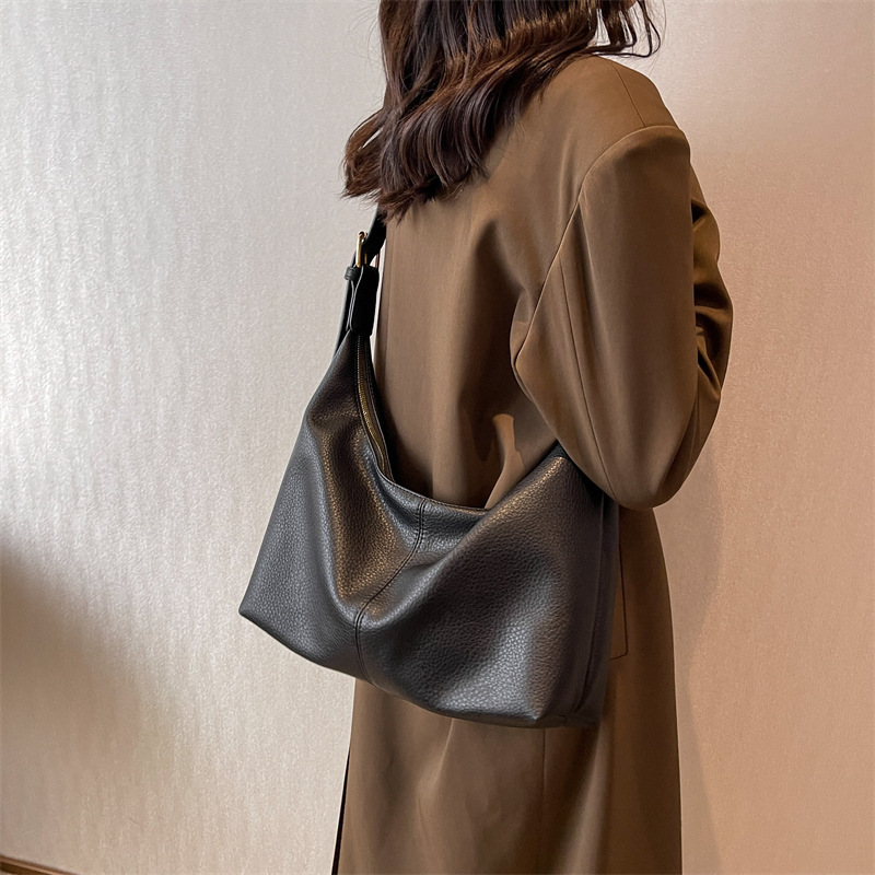 Foreign trade soft leather shoulder crossbody bag for women 2024 new fashion retro wide shoulder strap large capacity tote bag wholesale