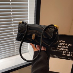 French niche design bag, new style women's bag, popular, stylish and versatile, single shoulder armpit bag, textured baguette bag