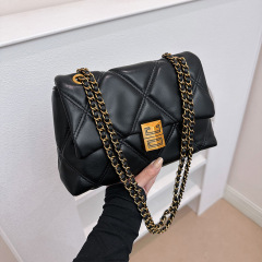 Fashionable diamond chain casual commuting large capacity single shoulder crossbody bag new texture handbag