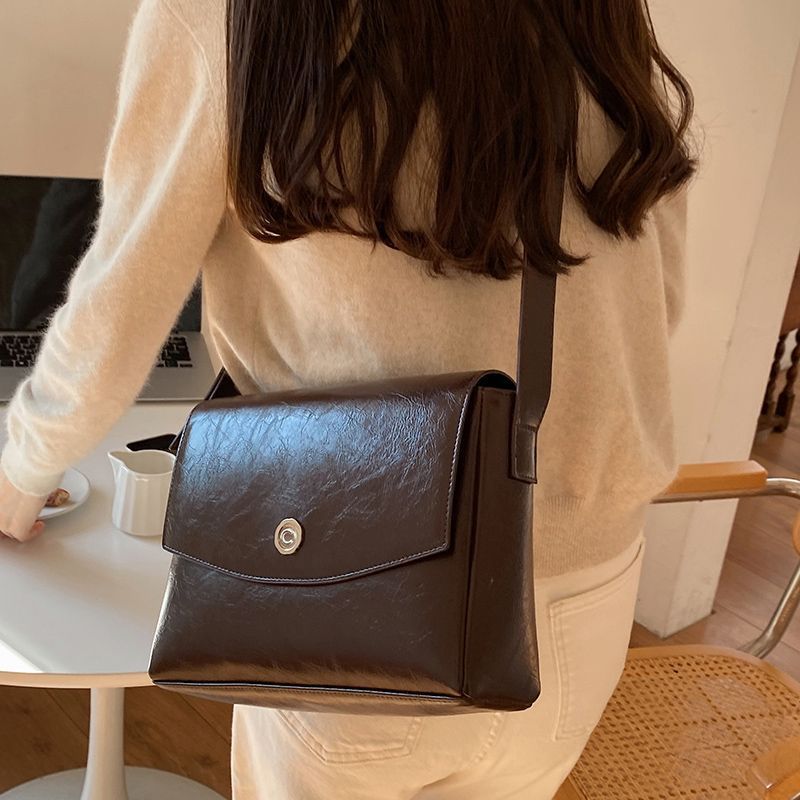 Autumn and winter new bags for women, high-end, fashionable, versatile, retro, large-capacity messenger bags, single-shoulder crossbody bags for women