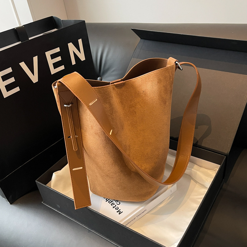 Bags Women's Crossbody Bag Large Capacity Shoulder Bag New Retro Appropriate Texture Western Style Fashion Bucket Bag