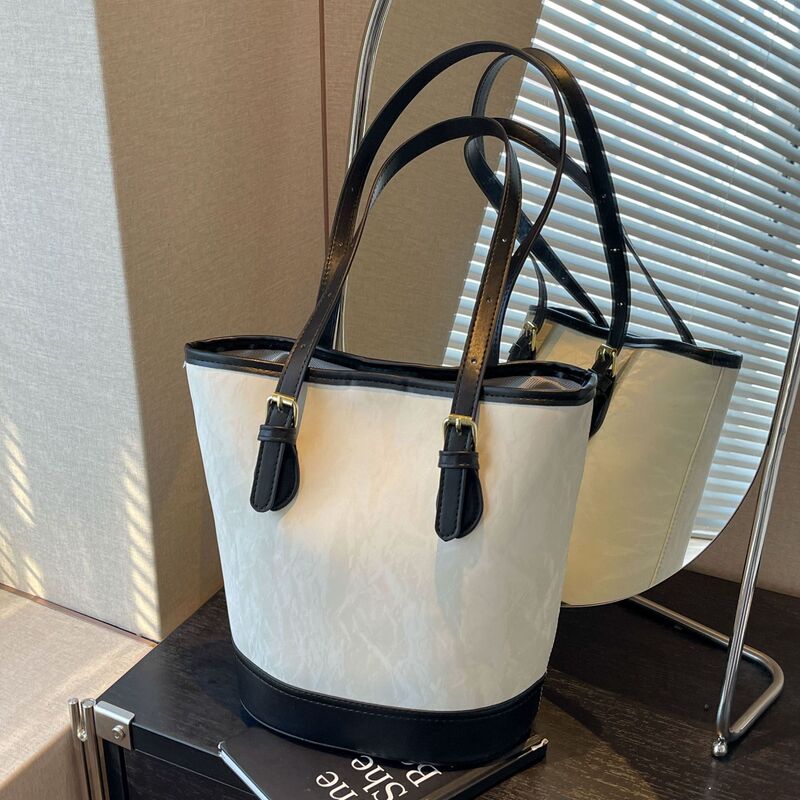 Korean style fashionable shoulder tote bag women's versatile commuter bag 2024 new casual large capacity bucket bag