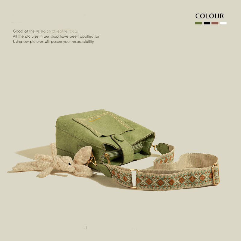 High-end textured bag, fashionable woven wide shoulder strap bag, women's 2024 new fashion trendy versatile shoulder crossbody bag
