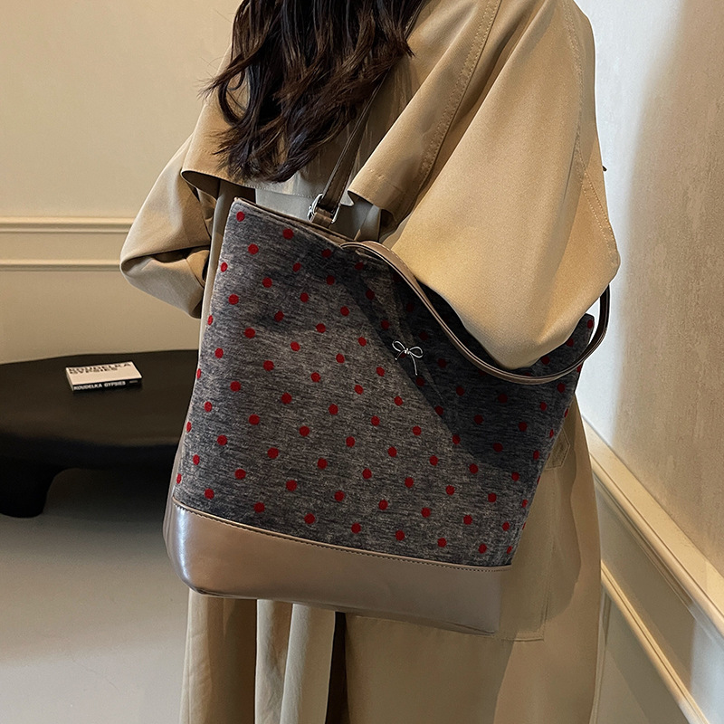 Casual commuting large-capacity bag 2024 new popular polka dot women's backpack autumn shoulder tote bag