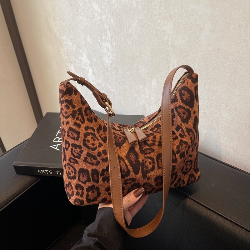 Retro Fashion Leopard Crossbody Bag Women's 2024 Autumn and Winter New Casual Versatile Shoulder Bag Personalized Commuting Underarm Bag