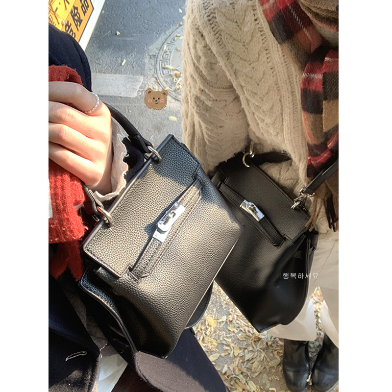 Niche texture portable commuter bag for women 2024 winter new fashion platinum bag large capacity simple shoulder bag
