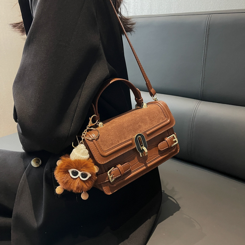 Textured small square bag 2024 new trendy fashion simple crossbody bag retro commuter portable shoulder bag wholesale