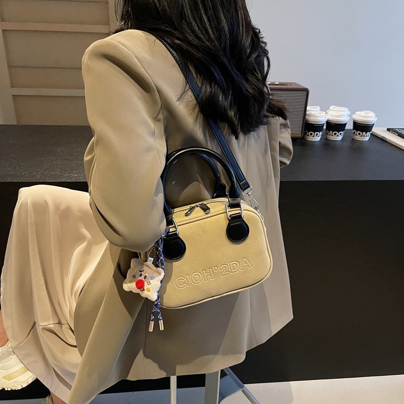 Outer single autumn and winter retro bag women's 2024 new texture outing small bag popular single shoulder crossbody small square bag