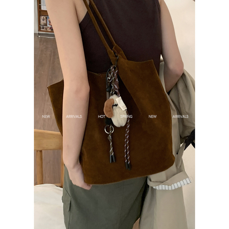 Retro deerskin large-capacity bag women's 2024 new niche texture tote bag versatile simple armpit bag