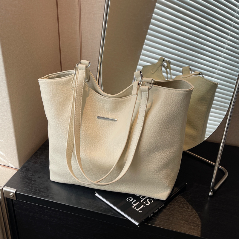High-end texture large-capacity bag for women 2024 new fashion simple commuter bag versatile casual shoulder underarm bag