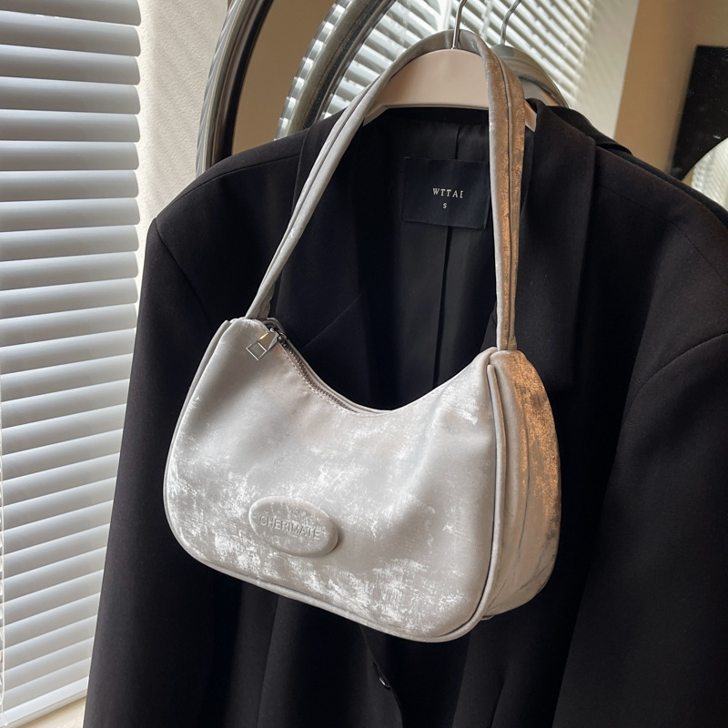 Exquisite small bag 2024 summer new style versatile simple armpit bag fashion casual commuting shoulder bag women's bag