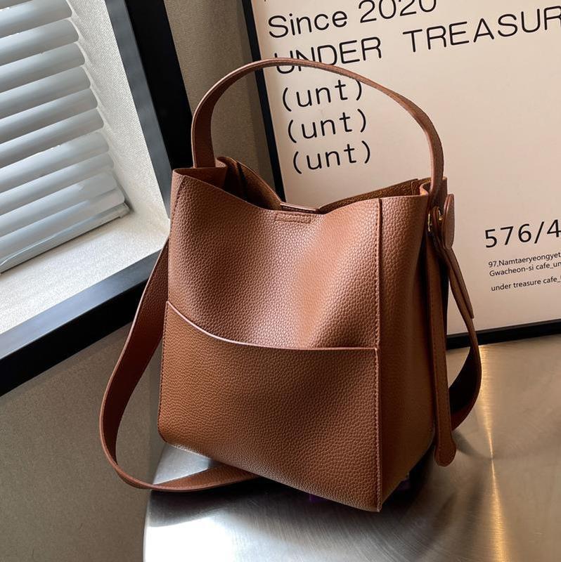 Niche versatile crossbody bag for women 2024 new autumn popular simple fashion large capacity commuter sailor bucket bag
