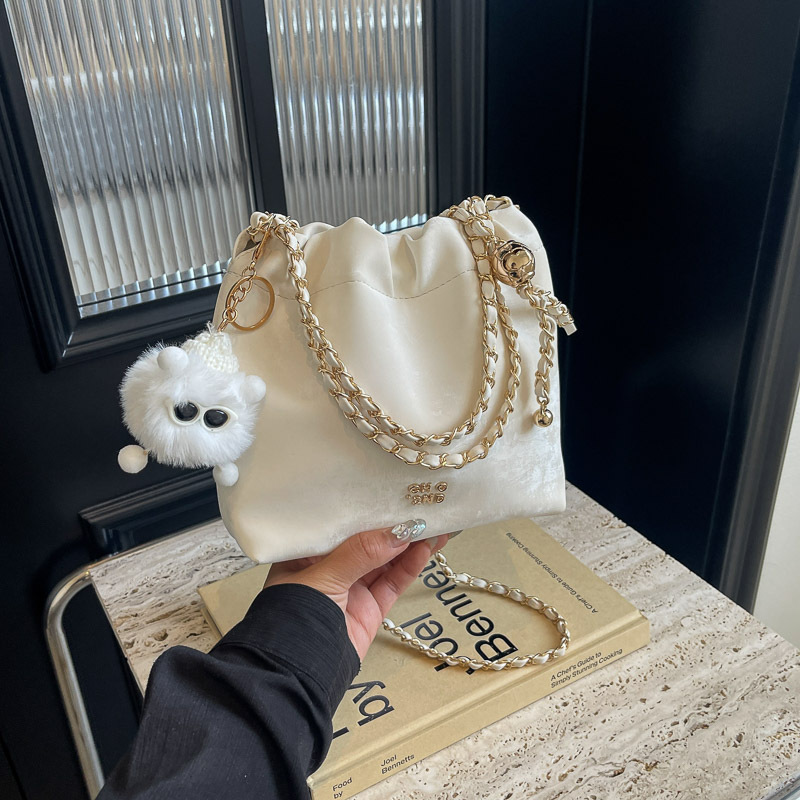 Summer popular textured small bag for women 2024 new fashion versatile chain crossbody bag drawstring drool bucket bag