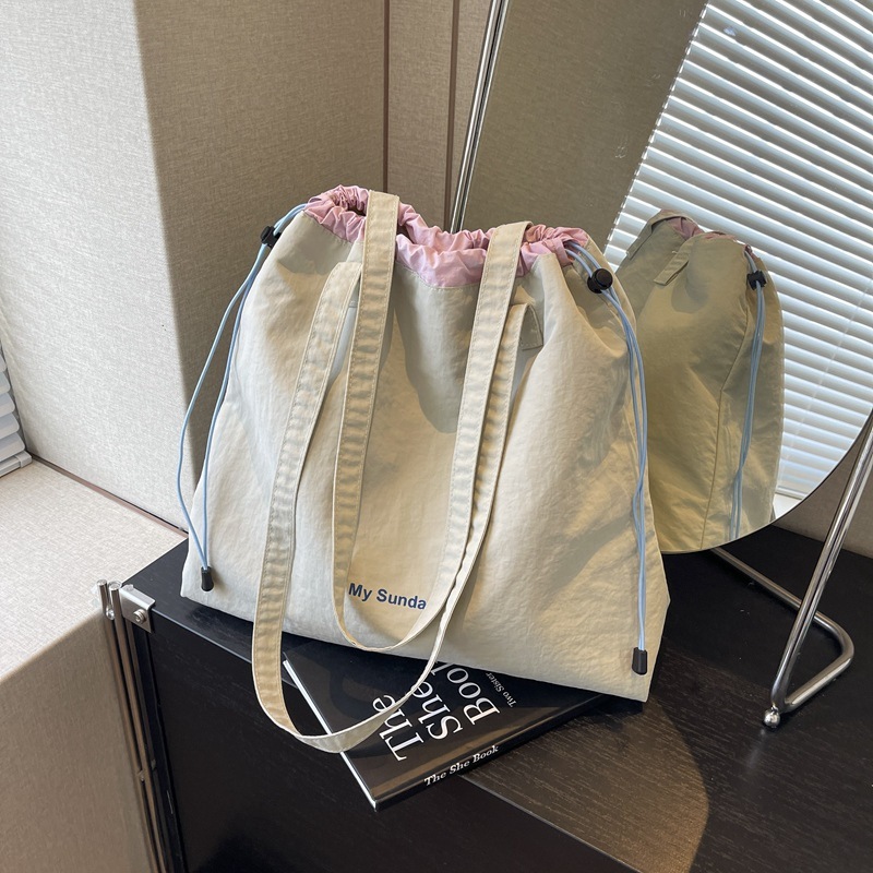 Casual versatile canvas bag for women summer 2024 new large-capacity commuter shoulder tote bag pleated drawstring bag