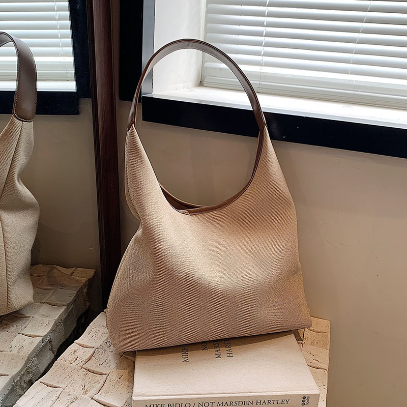 Cross-border trend simple shoulder bag for women 2024 new solid color casual handbag for shopping, versatile armpit bag
