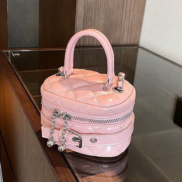 Internet celebrity handbag 2024 spring new fashion mini lipstick small square bag Western style versatile chain crossbody bag