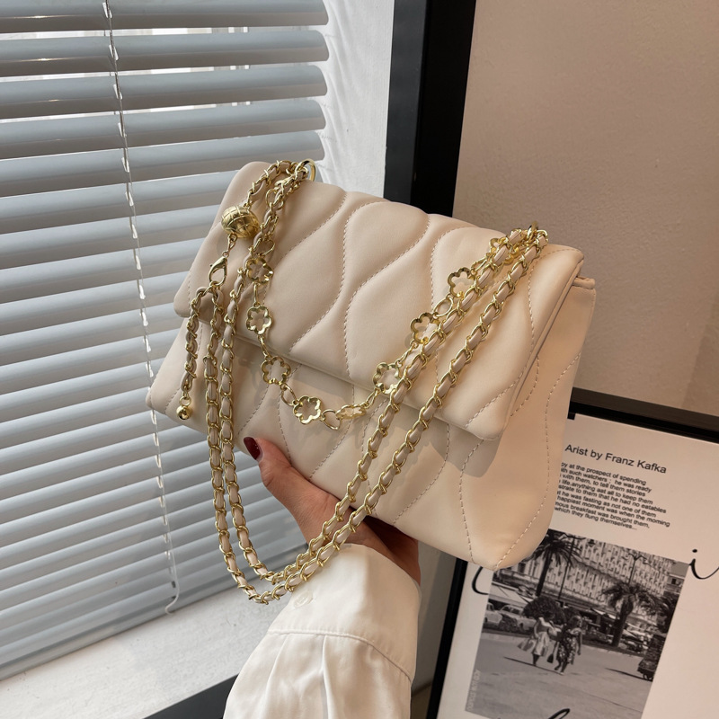 This year's popular bags for women are small fragrant chain bags, new French niche high-end sense, small gold ball cross-body small square bags