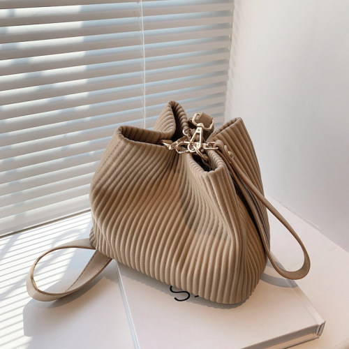 Temperament small bag women's versatile 2024 autumn and winter new pleated texture crossbody bag large capacity bucket bag armpit bag