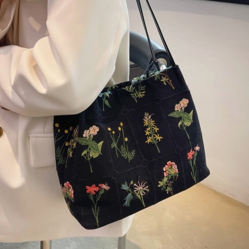 High-end black large-capacity embroidered canvas bag for women 2024 spring and summer new casual street shoulder commuting bag