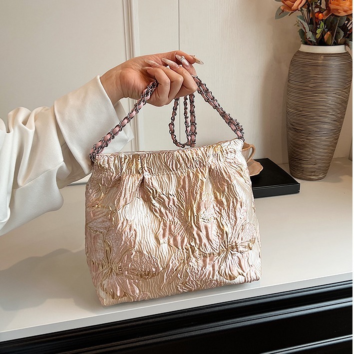 Foreign trade women's bag 2024 early spring silk pleated shoulder bag large capacity literary retro chain armpit tote bag