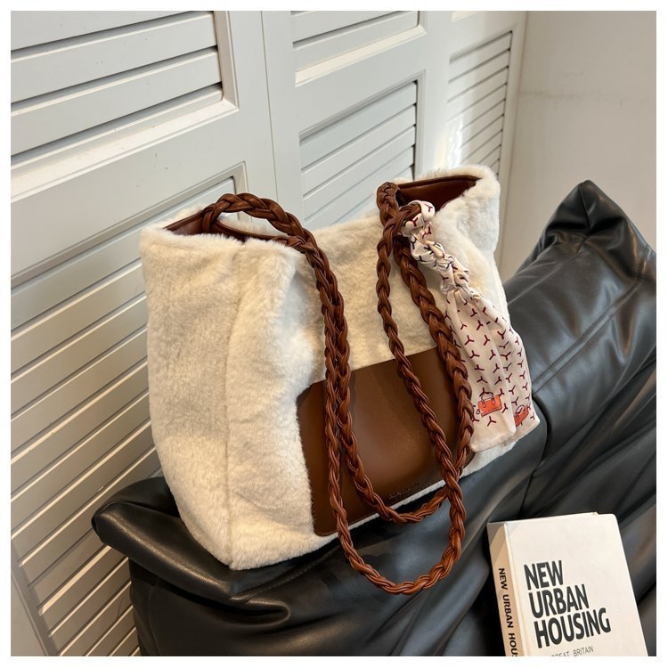 Tote bag autumn and winter new raccoon plush bag shoulder handbag texture student class women's bag high-end
