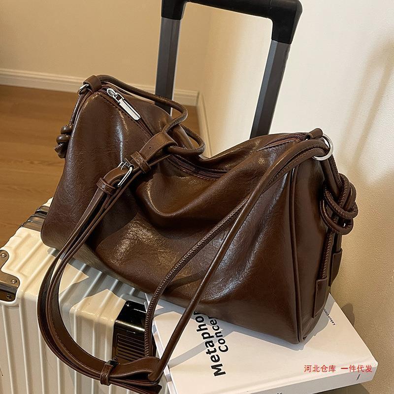 Large-capacity bag for women in autumn, versatile new fashion single shoulder crossbody bag, retro simple commuter pillow bag