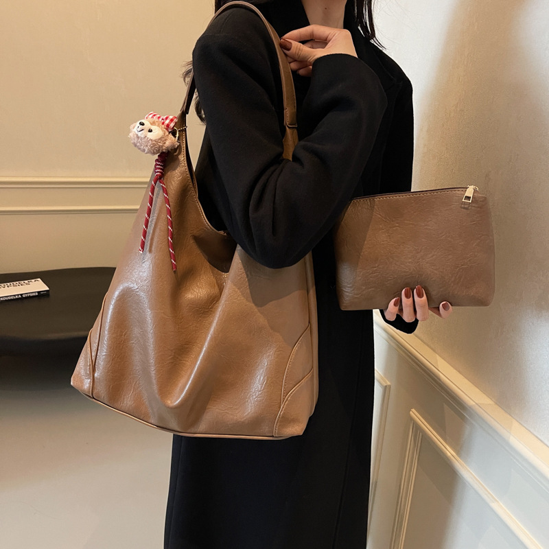 Autumn and winter new shoulder bag women's 2024 new trendy casual fashion large capacity commuter bag handheld tote bag