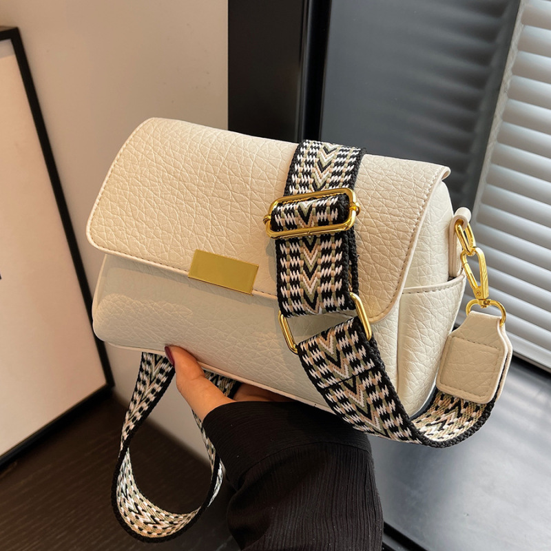 High-end retro small bag for women 2024 new popular wide shoulder strap crossbody bag fashionable versatile casual small square bag