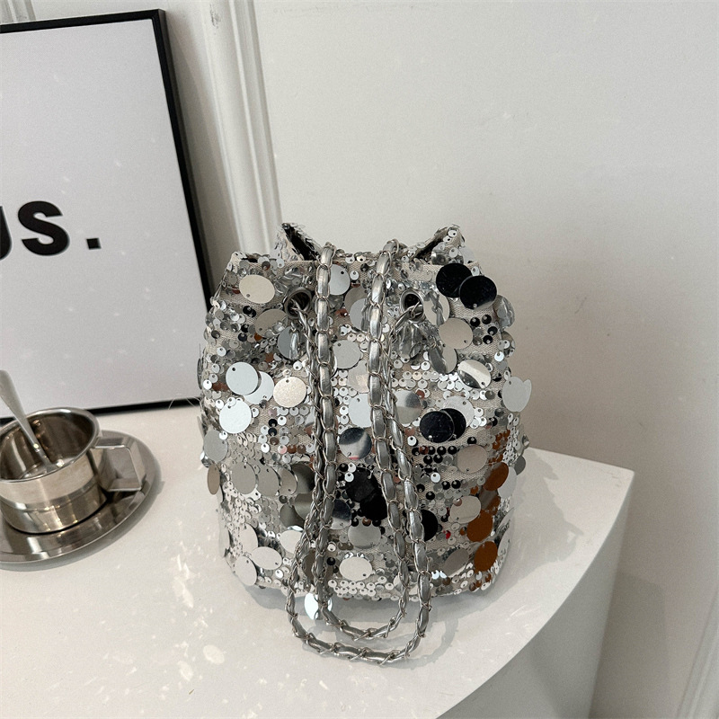 This year’s popular sequined niche design bags 2024 new women’s bags versatile chain crossbody bag shoulder bucket bag