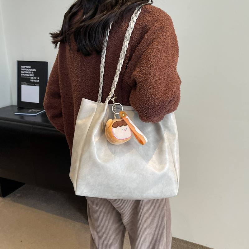 New Tote Bag Black Single Shoulder Large Capacity Portable Class Bag Student Female Niche Versatile Fashion Crossbody Bag