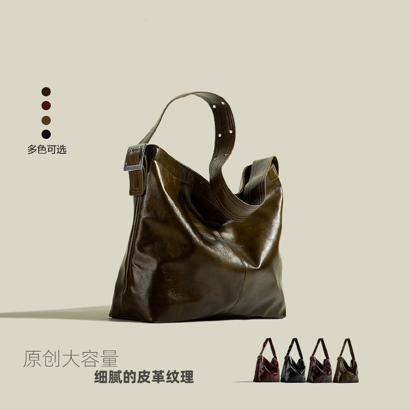 Casual soft-surface large-capacity bag for women in autumn and winter new popular versatile crossbody bag commuter shoulder bucket bag