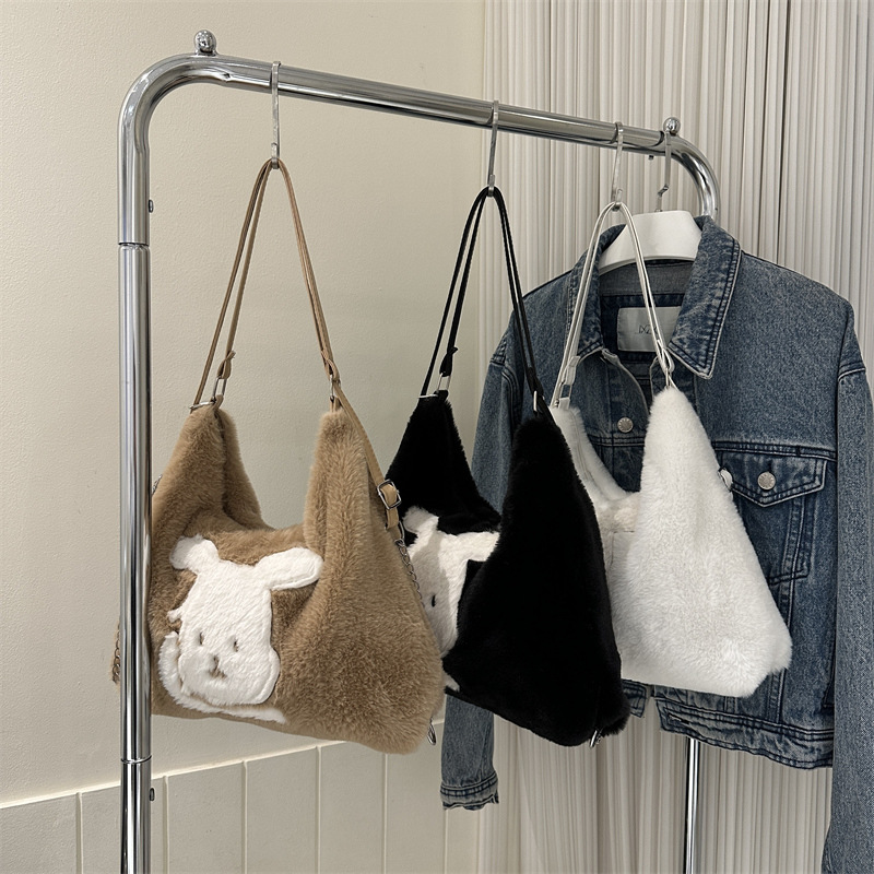 Plush bag for women new cute cartoon shoulder bag student tote bag autumn and winter large capacity trendy commuter bag