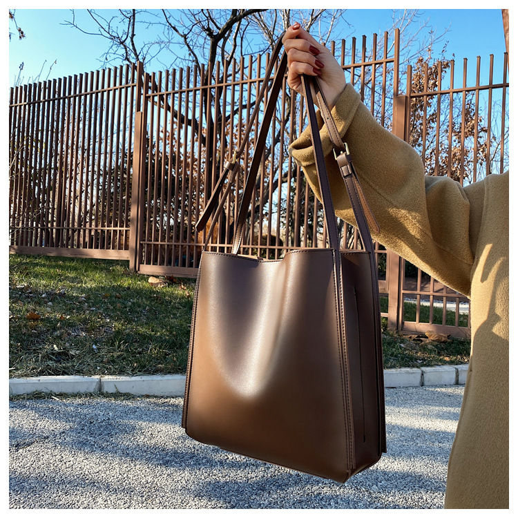 Large-capacity bag for women in autumn and winter new style women's bag texture versatile retro shoulder bag popular commuter tote bag