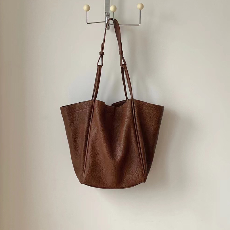 Korean retro brown Maillard bag 2024 new niche design soft leather shoulder tote bag