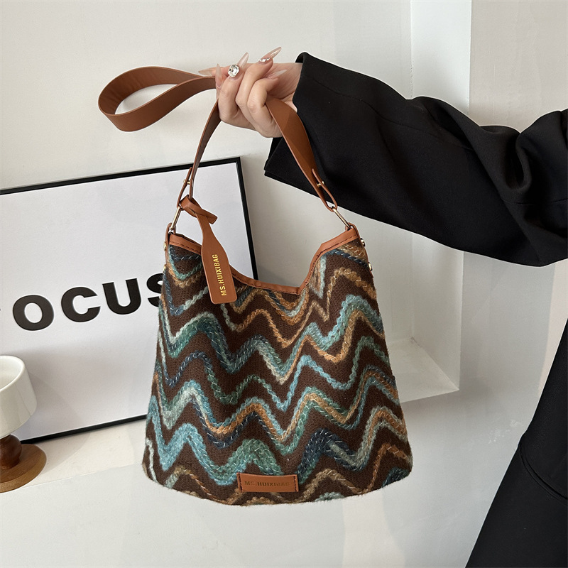 Large capacity fashionable Korean style simple shoulder bag women's 2024 early spring new versatile ins casual bag tote bag