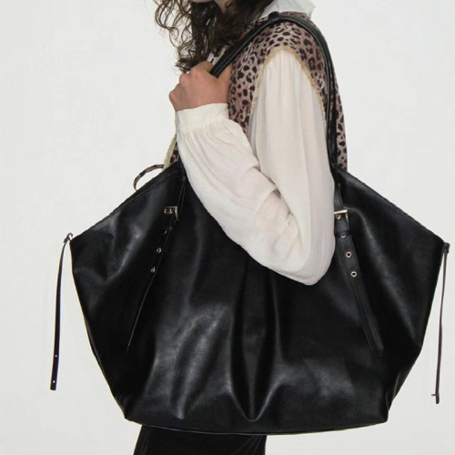 Niche designer Internet celebrity same style casual and versatile one-shoulder handheld tote bag soft leather women's bag 2024 new South Korea