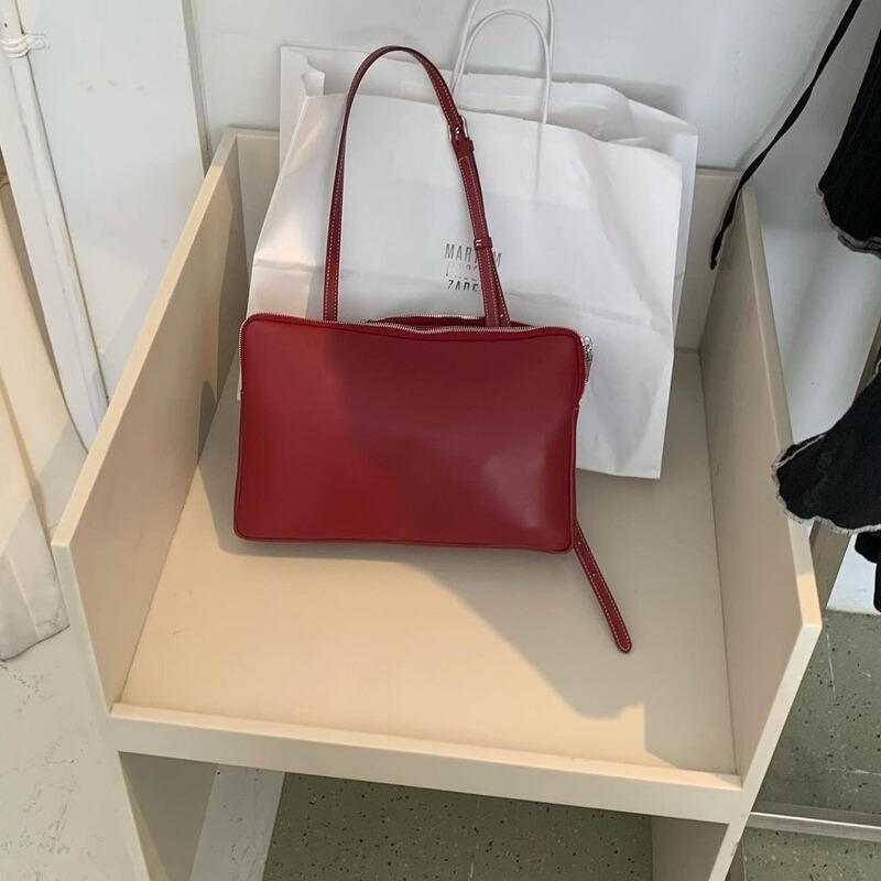 This year's popular texture niche design crosses simple fashion shoulder bag women's new trendy red pillow shoulder bag