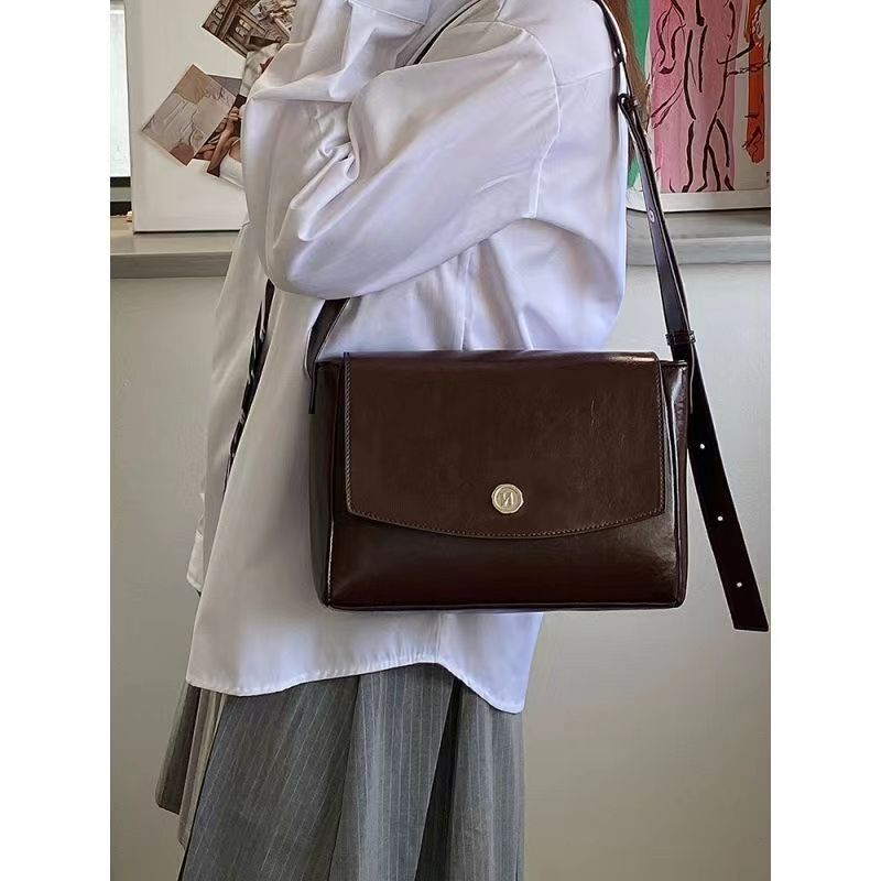 College style retro large-capacity textured commuter bag new niche design simple one-shoulder crossbody messenger bag