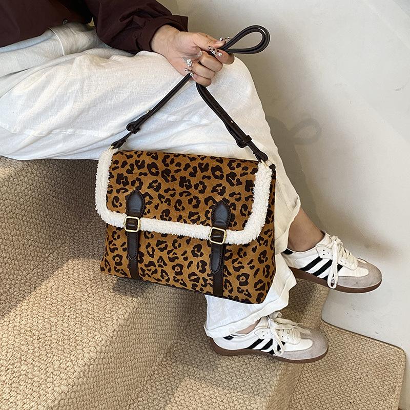 Foreign trade high-end leopard print bag women's new autumn and winter trend fashion retro shoulder bag niche sherpa crossbody bag