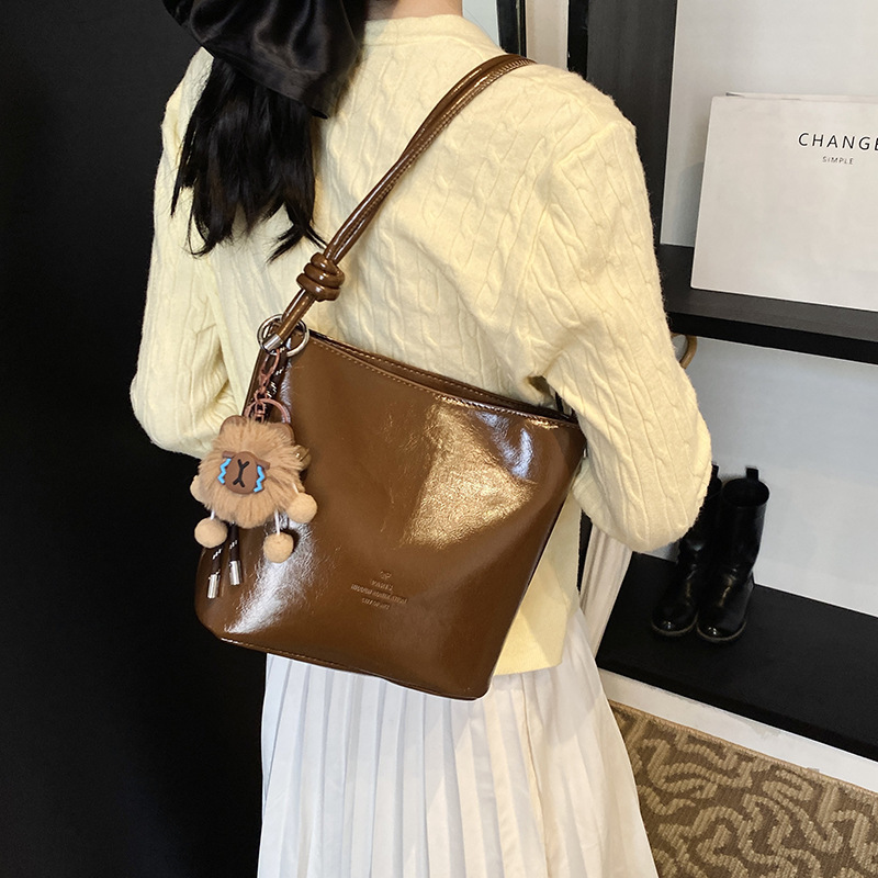 Cross-border fashion popular crossbody bag women's Korean style high-end bucket bag new retro texture solid color shoulder bag