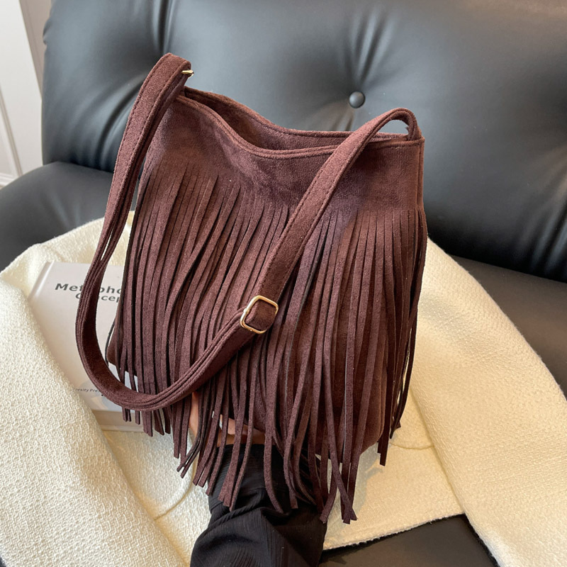 Retro bags, fashionable women's bags, new niche tassel bags, high-end commuting shoulder bags, fashionable crossbody bags