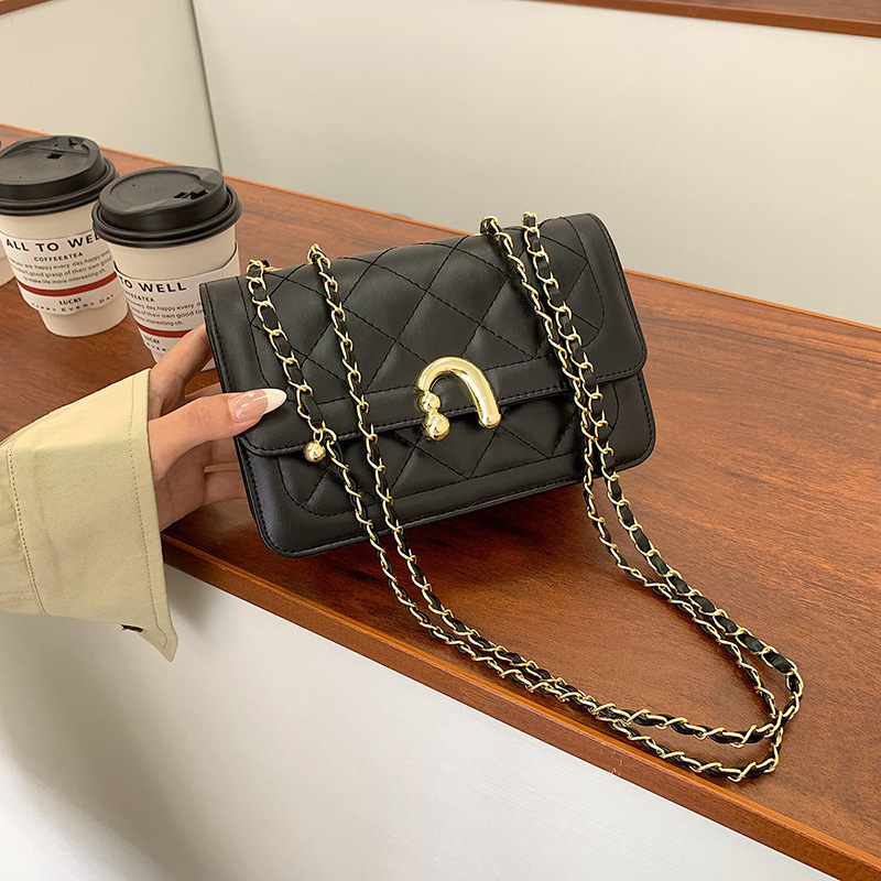 Korean style simple casual small bag for women 2024 autumn and winter new diamond chain small square bag fashionable niche crossbody bag